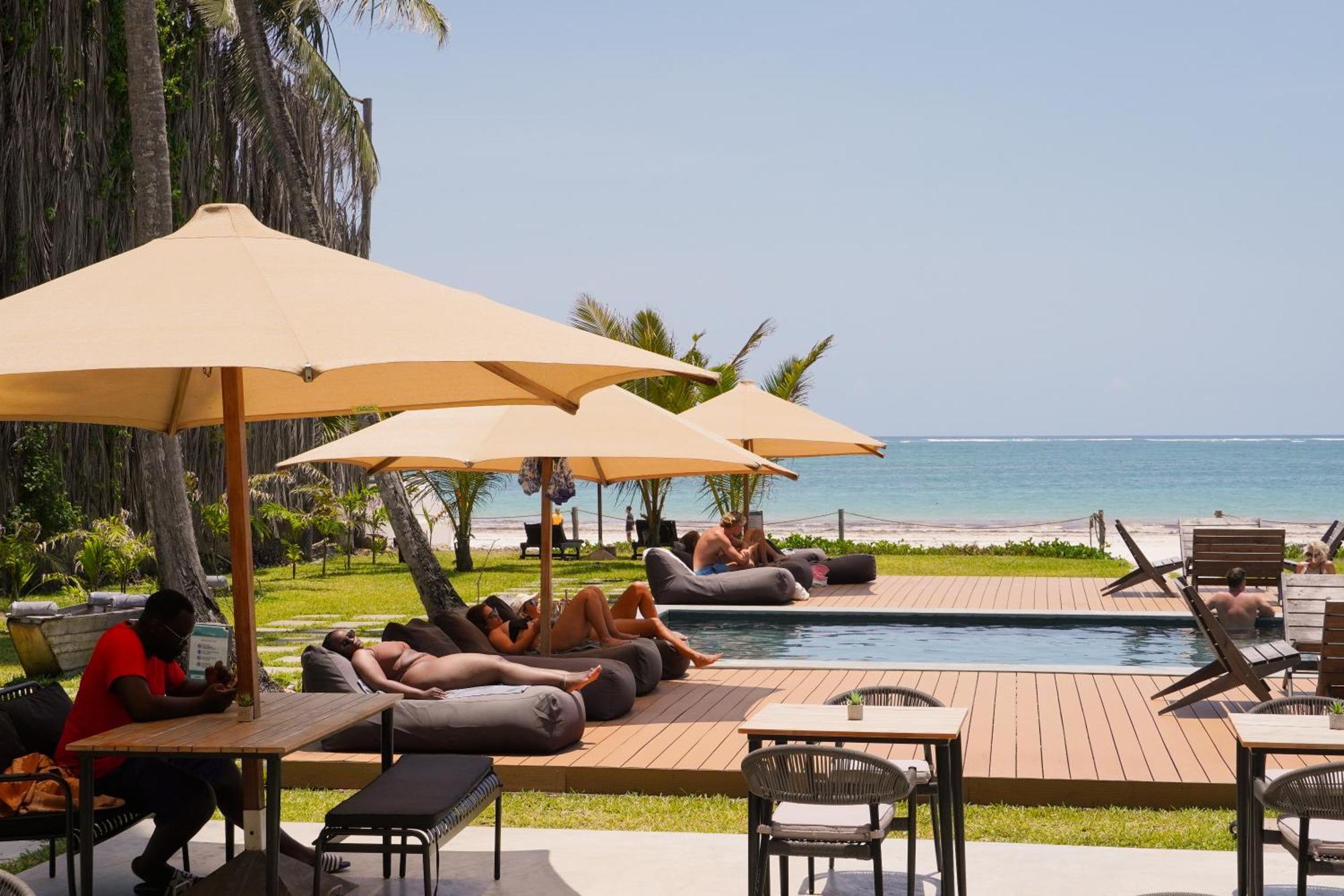 Lalagalu - Beachfront Ecocabins 迪亚尼海滩 外观 照片