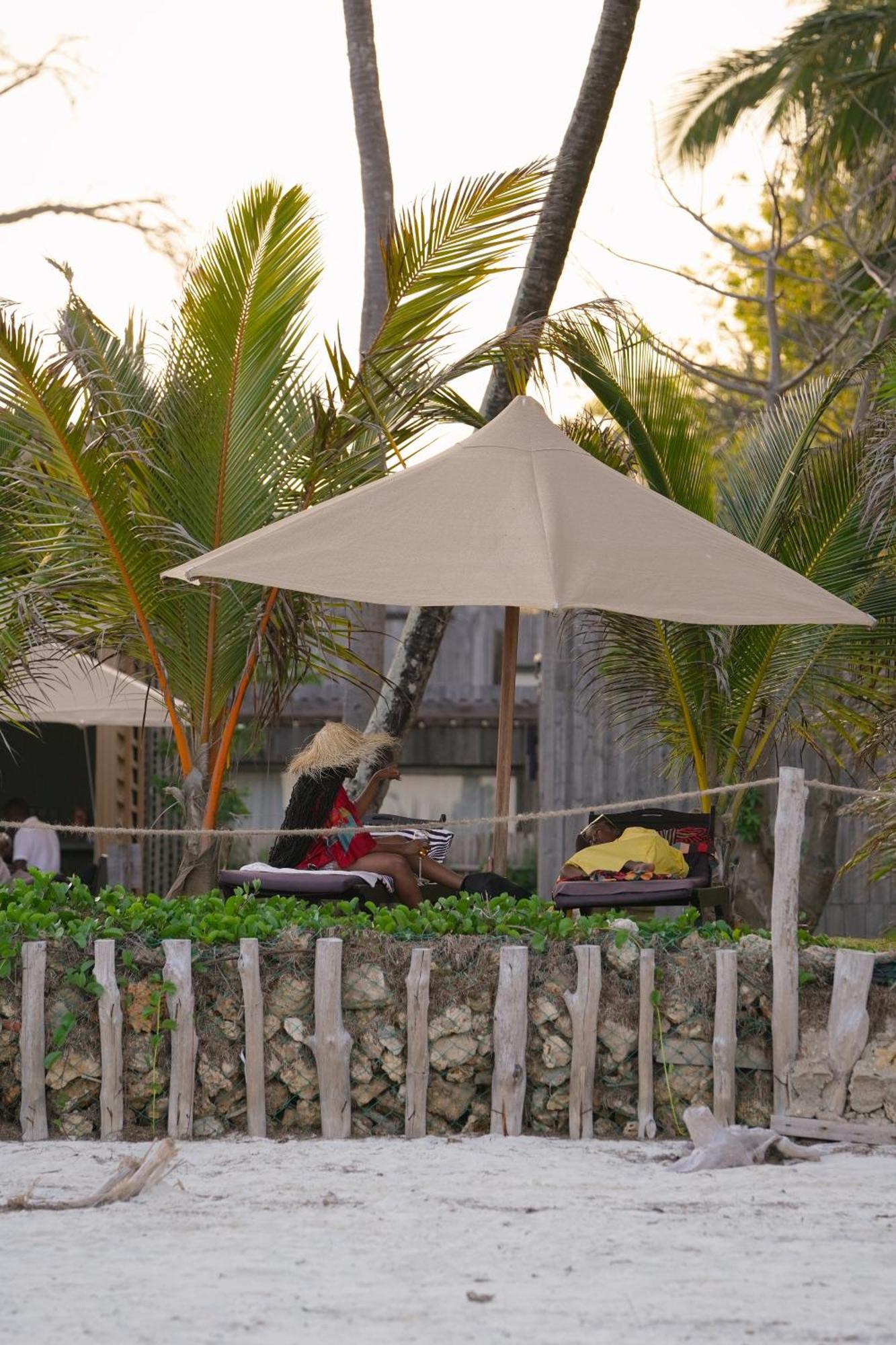 Lalagalu - Beachfront Ecocabins 迪亚尼海滩 外观 照片